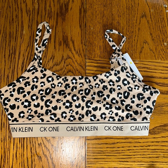 Calvin Klein CK One Women’s Bralette and Bikini Leopard Print Panty Set Medium - Picture 3 of 13